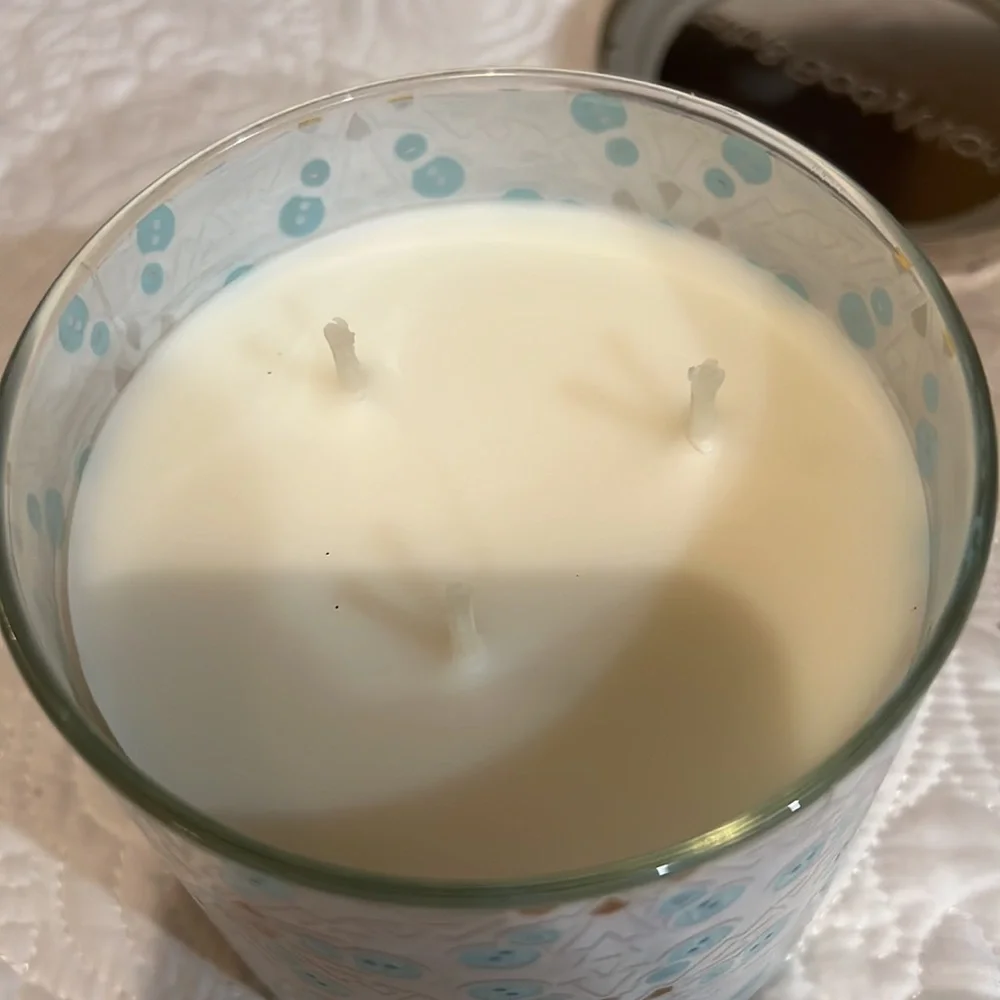 Bath & Body Works‎ Fresh Sparkling Snow three wick candle